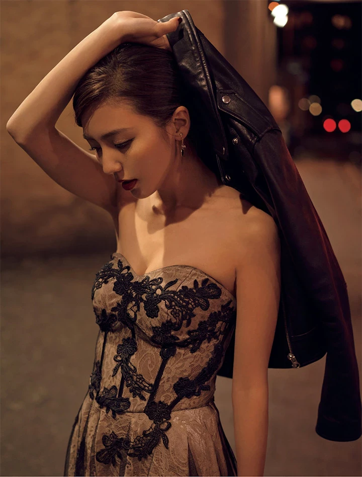2018年2月13日[写真]真野惠里菜英国拍摄黑色蕾丝性感写真集配合电影冲人气 [24P,片]